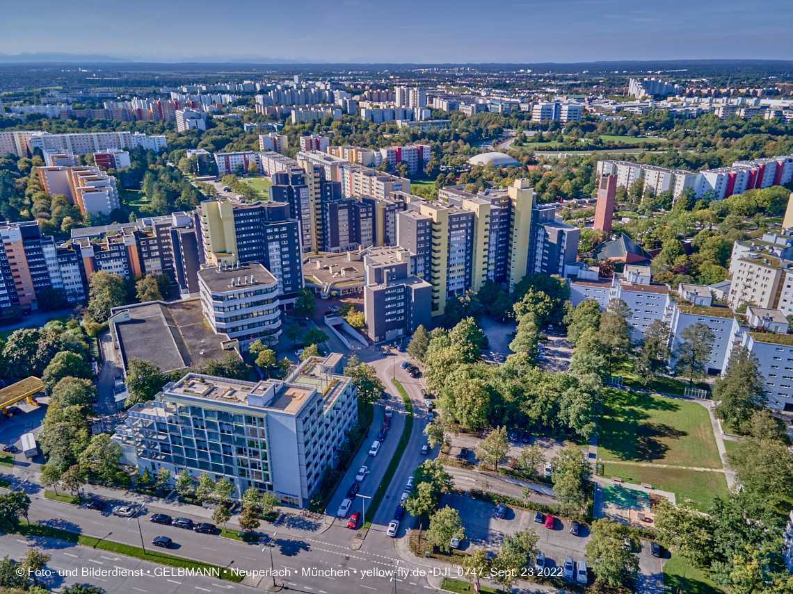23.09.2022 - Karl-Marx-Ring 53-53c und Studentenwohnheim und Marx-Zentrum in Neuperlach
